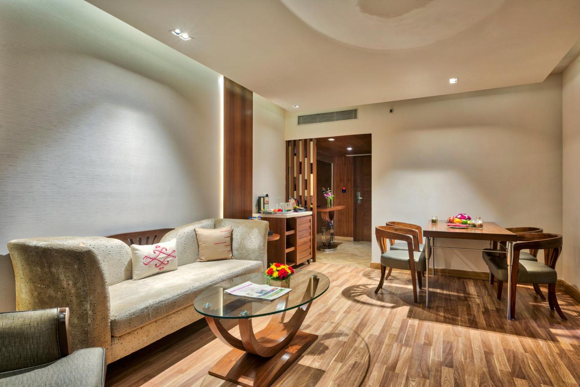 Grand Chennai By Grt Hotels Exterior foto A suite at the Taj Bengal